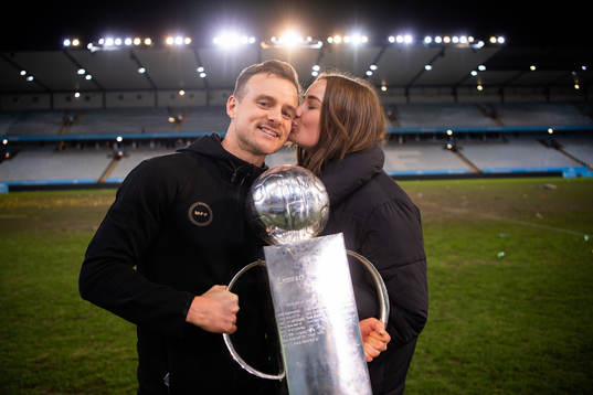 Malmö FFs Eric Larsson med flickvän Theresé Giza