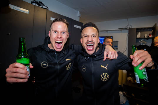 Malmö FFs Niklas Moisander och Martin Olsson jublar i