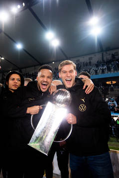 Malmö FFs Martin Olsson och Felix Beijmo jublar med