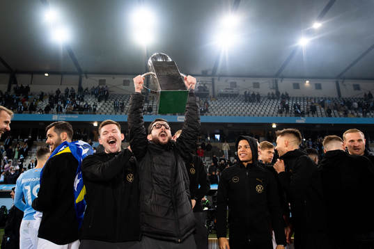 Malmö FFs analytiker Karou Calamy jublar med Lennart