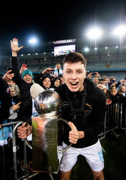 Malmö FFs Anel Ahmedhodzic jublar med Lennart Johanssons