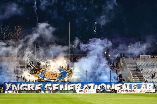 IFK Göteborgs supporters fördröjer andra halvlek med