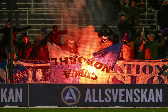 IFK Göteborgs supporters hånar IFK Norrköpings genom att