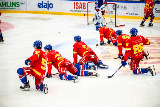 Oskarshamns spelare iförda Kalmar HC tröjor