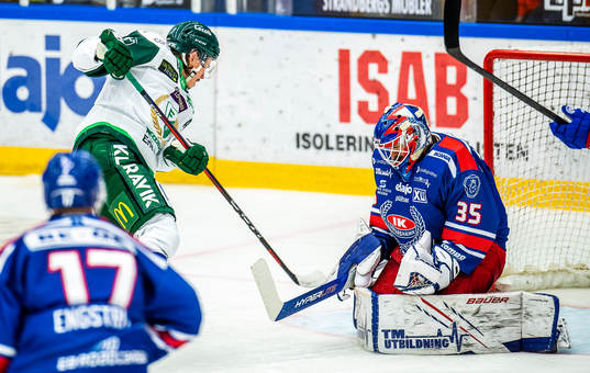 Färjestads Joakim Nygård och Oskarshamns målvakt Joe
