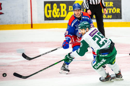 Oskarshamns Kim Rosdahl och Färjestads Martin Johansson