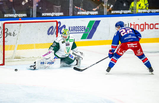 Färjestads målvakt Dominik Furch och Oskarshamns John