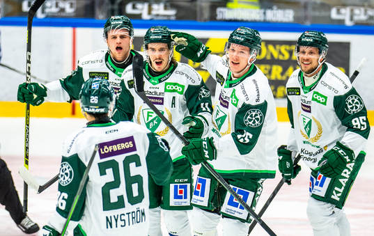 Färjestads Joakim Nygård jublar med lagkamrater