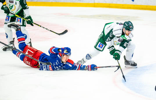 Oskarshamns Lukas Pilö och Färjestads Pontus Widerström