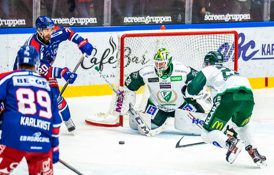 Oskarshamns Hynek Zohorna och Färjestads målvakt Dominik