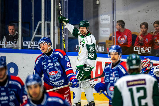 Färjestads Linus Johansson jublar