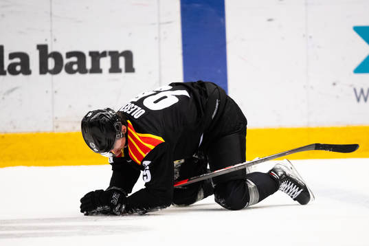Brynäs Nick Olesen har ont