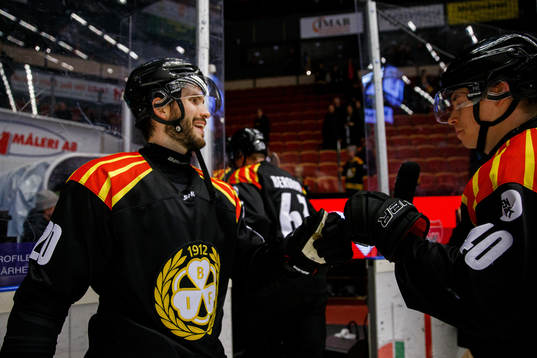 Brynäs Oula Palve och Tomi Sallinen jublar
