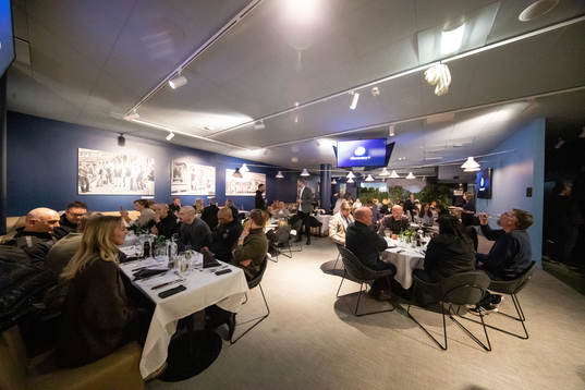Malmö FFs spelare och ledare på middag