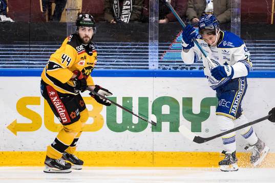 Luleås Jonathan Andersson och Leksands Justin Kloos