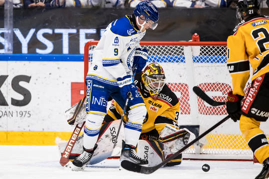Leksands Patrik Zackrisson och Luleås målvakt Joel