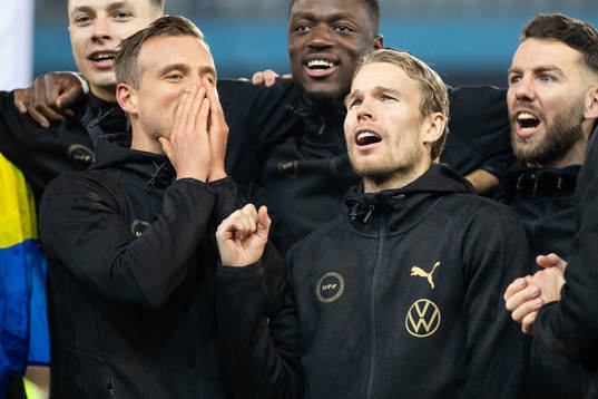 Malmö FFs Eric Larsson och Oscar Lewicki jublar