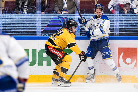Luleås Jonathan Andersson och Leksands Justin Kloos