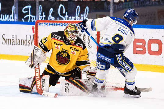 Luleås målvakt Joel Lassinantti räddar straff från