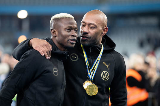 Malmö FFs Bonke Innocent och assisterande tränare Jeffrey