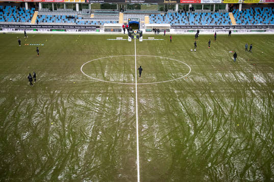 GAIS och Dalkurds spelare värmer upp