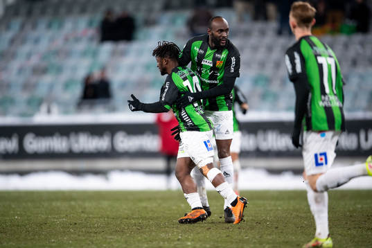 GAIS Michael Kargbo och Boris Lumbana jublar