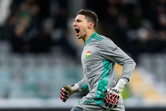 Dalkurds målvakt Jonathan Viscosi jublar