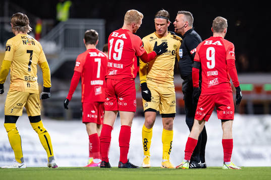 Robert Taylor of Brann, Erik Botheim of Bodø/Glimt  and