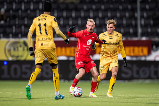 Petter Strand of Brann and Morten Konradsen of Bodø/Glimt