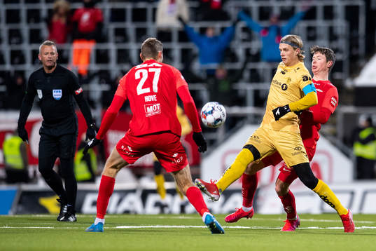 Ulrik Saltnes of Bodø/Glimt and Mathias Knutsen Rasmussen