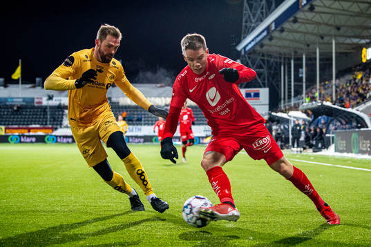 Brede Mathias Moe of Bodø/Glimt and Robert Taylor of Brann