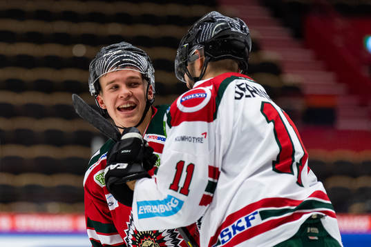 Bläddra bland fler bilder av Fotboll, Allsvenskan, IFK Göteborg spelar ishockey 