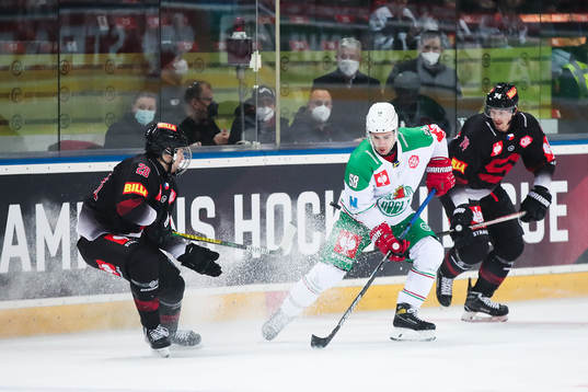 Nino Tomov and Daniel Pribyl of Sparta Prag against Ryan