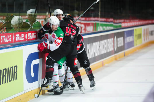 Linus Sjödin of Rögle and Jakub Strnad of Sparta Prag