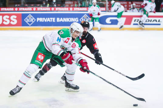 Samuel Jonsson of Rögle and Roman Horak of Sparta Prag