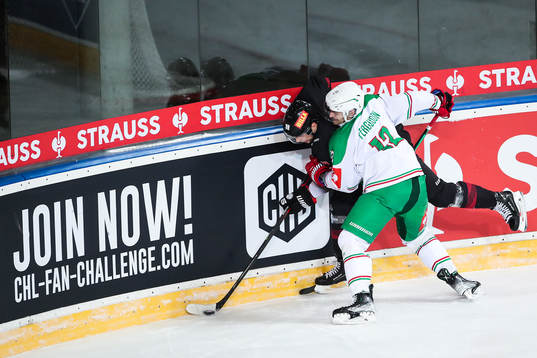 Tomas Pavelka of Sparta Prag and Brady Ferguson of Rögle