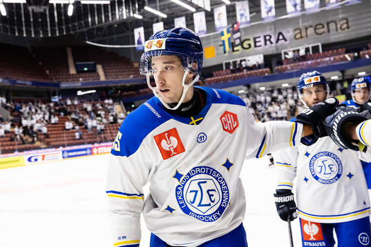 Max Veronneau of Leksand celebrates