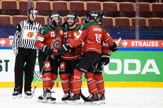 Patrik Carlsson of Frölunda celebrates