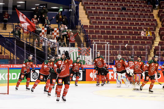 Frölunda players celebrating