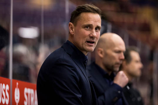head coach Roger Rönnberg  of Frölunda