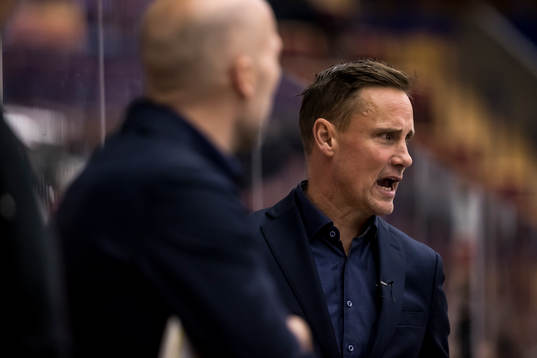 head coach Roger Rönnberg  of Frölunda