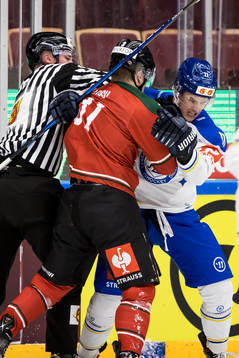 Nicklas Lasu  of Frölunda and Martin Karlsson  of Leksand