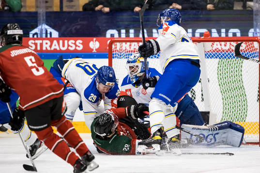 Emil Heineman  of Leksand and Johan Sundström of Frölunda