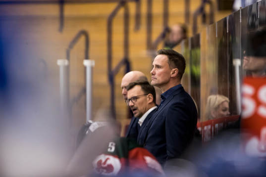 head coach Roger Rönnberg  of Frölunda