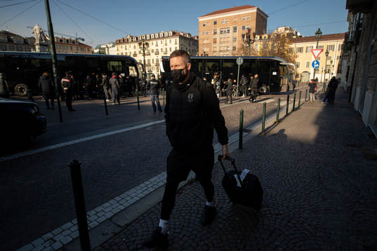 Lasse Nielsen arrives at the hotel