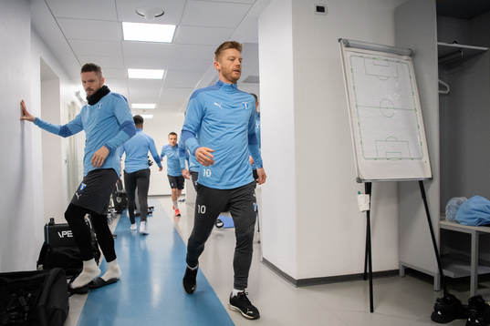 Lasse Nielsen and Anders Christiansen in the dressing room