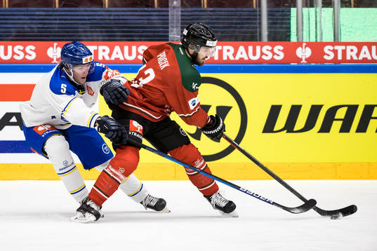 Calle Själin  of Leksand and Michael Spacek of Frölunda