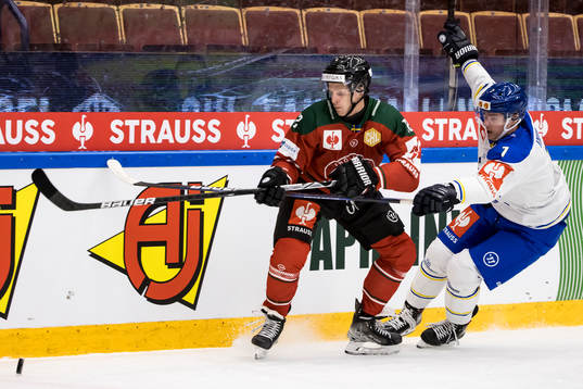 Max Friberg  of Frölunda and Ben Thomas  of Leksand