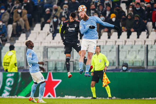 Rodrigo Bentancur of Juventus and Jo Inge Berget of Malmö