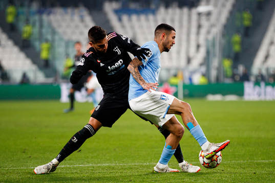 Rodrigo Bentancur of Juventus and Sergio Pena of Malmö FF
